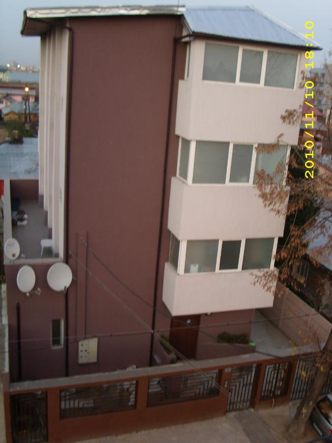 Apartament Laurentiu - Etaj.1 Boekarest Buitenkant foto