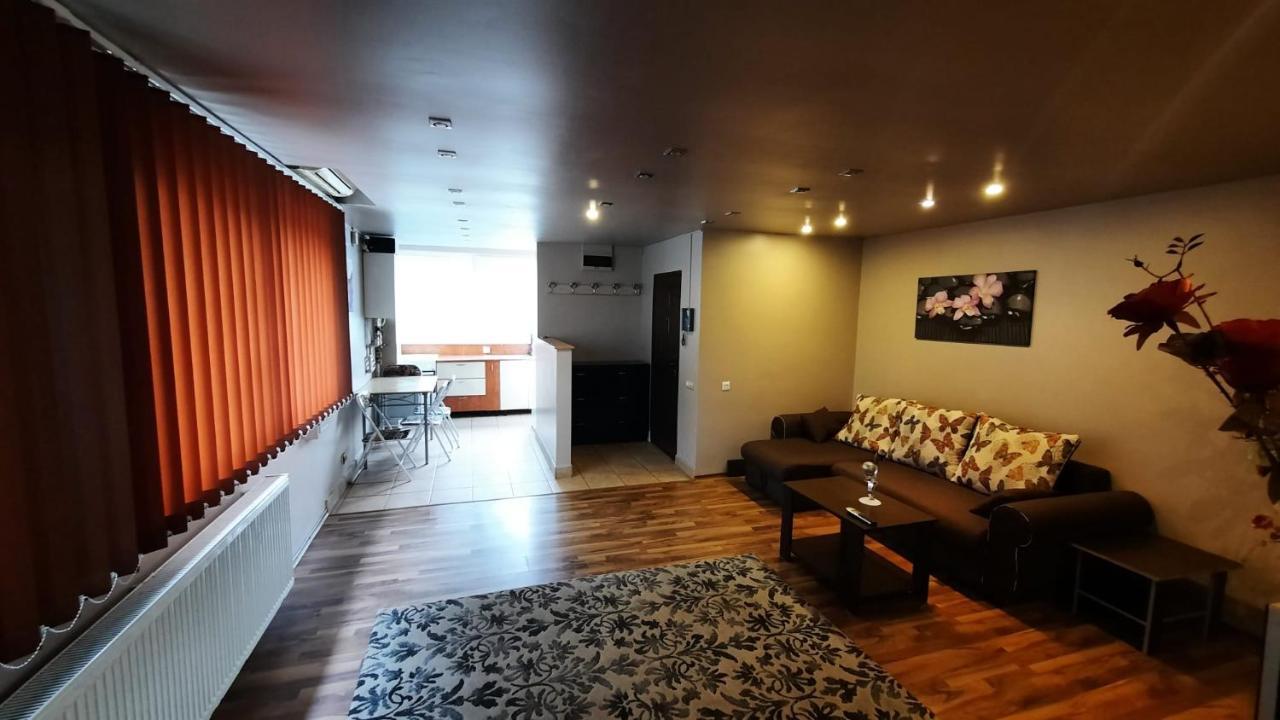 Apartament Laurentiu - Etaj.1 Boekarest Buitenkant foto
