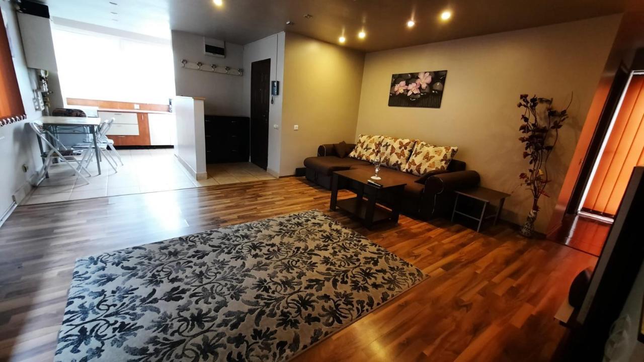 Apartament Laurentiu - Etaj.1 Boekarest Buitenkant foto