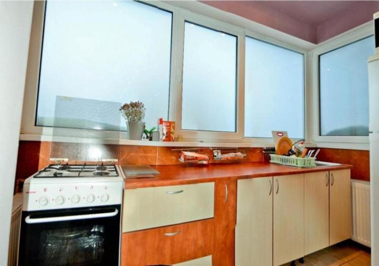 Apartament Laurentiu - Etaj.1 Boekarest Buitenkant foto