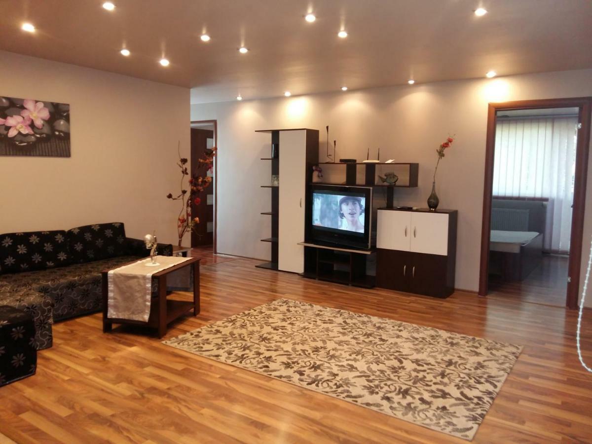 Apartament Laurentiu - Etaj.1 Boekarest Buitenkant foto