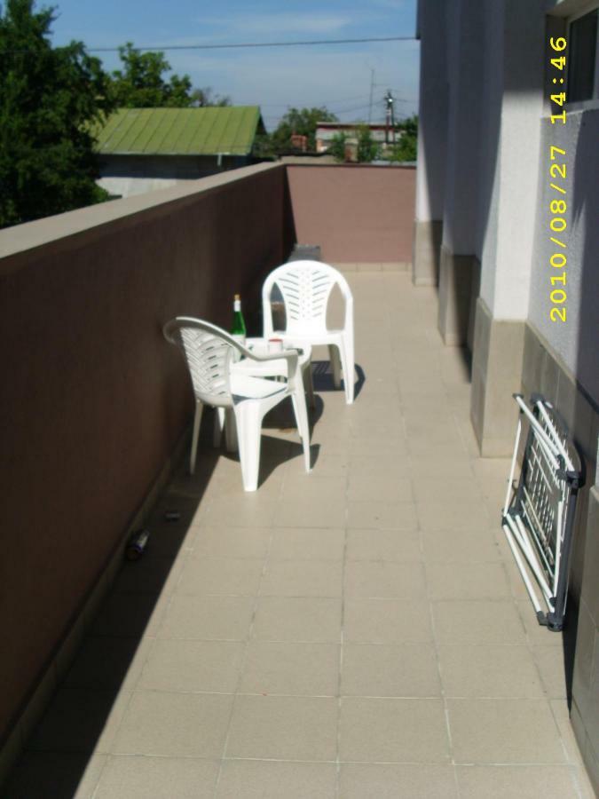 Apartament Laurentiu - Etaj.1 Boekarest Buitenkant foto